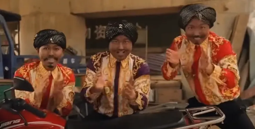 影/臉部塗黑、誇張舞姿！大陸公安部分享影片宣傳道路安全　網：嘲諷印度？