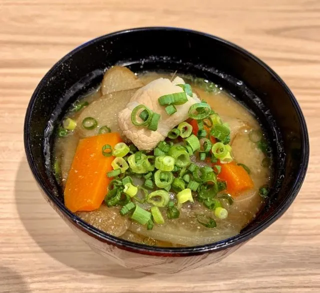 紅蘿蔔、白蘿蔔好處大不同！想減肥、美白要吃它