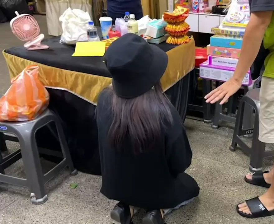 影/第6天現身靈堂下跪道歉！肇事孕婦撞死3歲女童　女童父哽咽：不可能1次就化解恨意