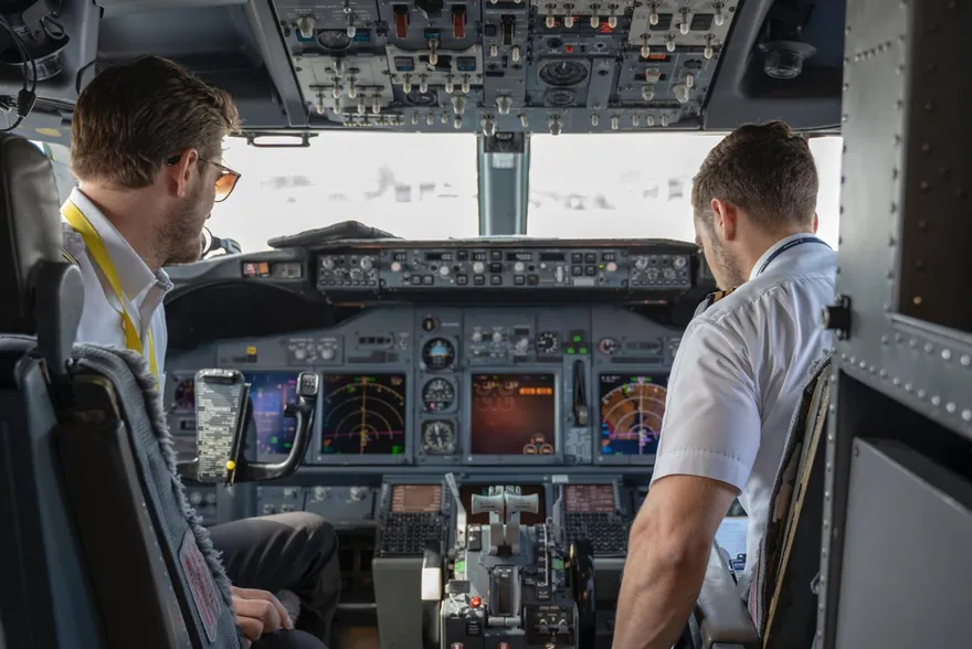 AI開飛機可實現？阿聯酋航空總裁預測：未來航班不需機長「全權由AI駕駛」