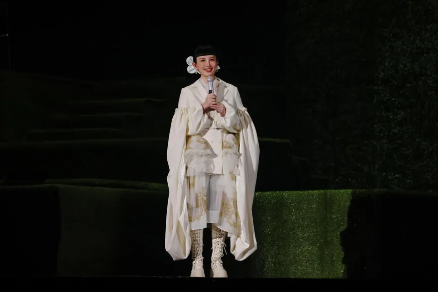 魏如萱首個單身母親節！開唱愛子緊帶身旁...那英、華晨宇、馬嘉祺全到力挺