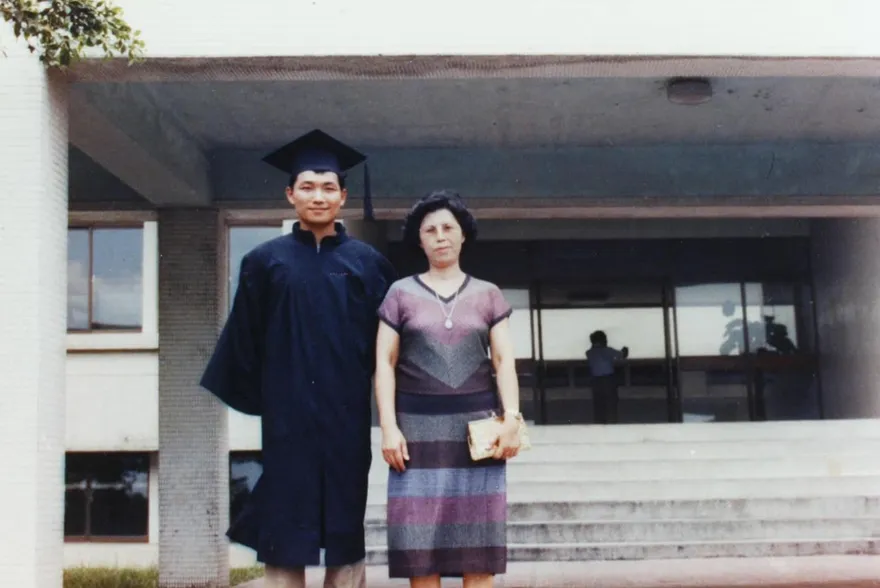 侯友宜母親節淚憶跟亡母「最後約定」：沒機會跟她說了