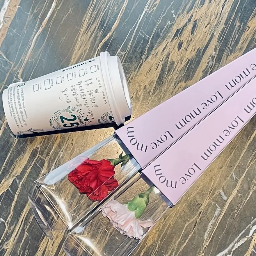 歡慶母親節！星巴克「買1送1」到今晚8點　加碼送媽媽康乃馨