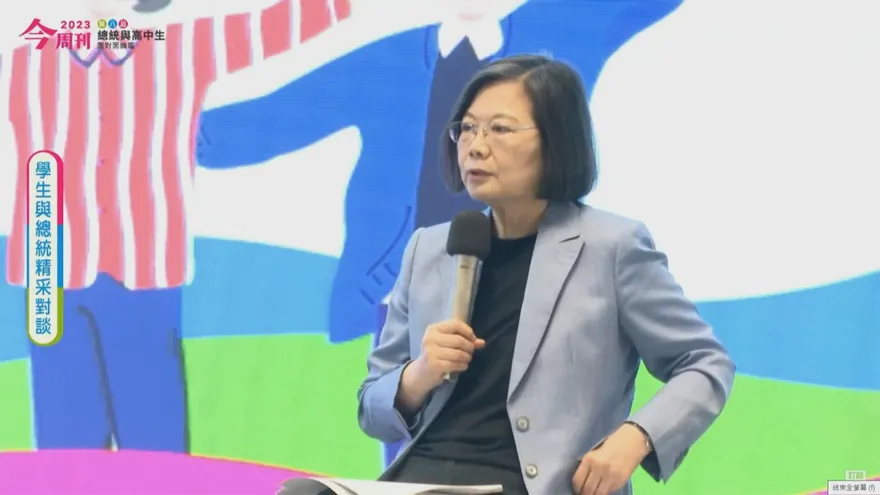 高中男同學最關心「這件事」！家長爆與蔡英文總統對談卻不給問