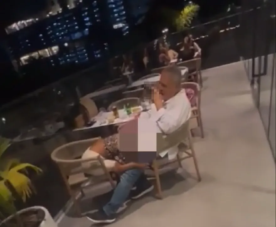 餐廳情慾流動！她內用埋首「嘴連結」　男伴爽樣任人拍