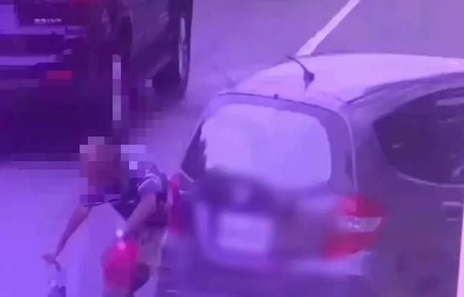 影/行人地獄又一樁！高雄左轉車未減速　直接撞倒過馬路老伯