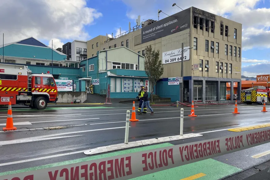 影/警報鈴失靈逃脫不及！紐西蘭旅館凌晨大火　釀10死20失蹤