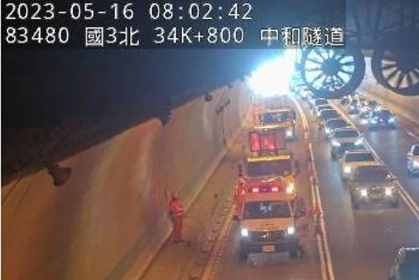 快訊/上班時間「紫爆」！國3北向大客車與自小客車追撞　時速僅剩12公里