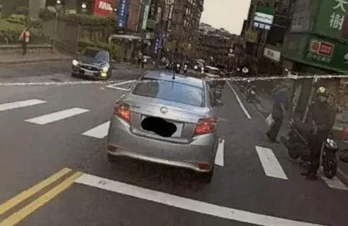 等便當還是要過馬路？！騎士站斑馬線、駕駛慘收罰單3600元