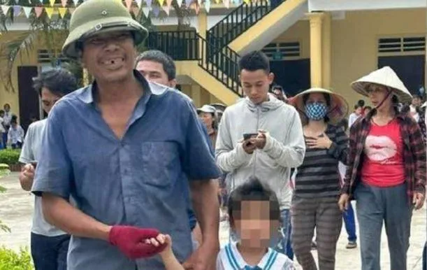 疑在校內遭綁架！6歲妹上學離奇失蹤　監視器拍到詭男入校…超反轉結局曝