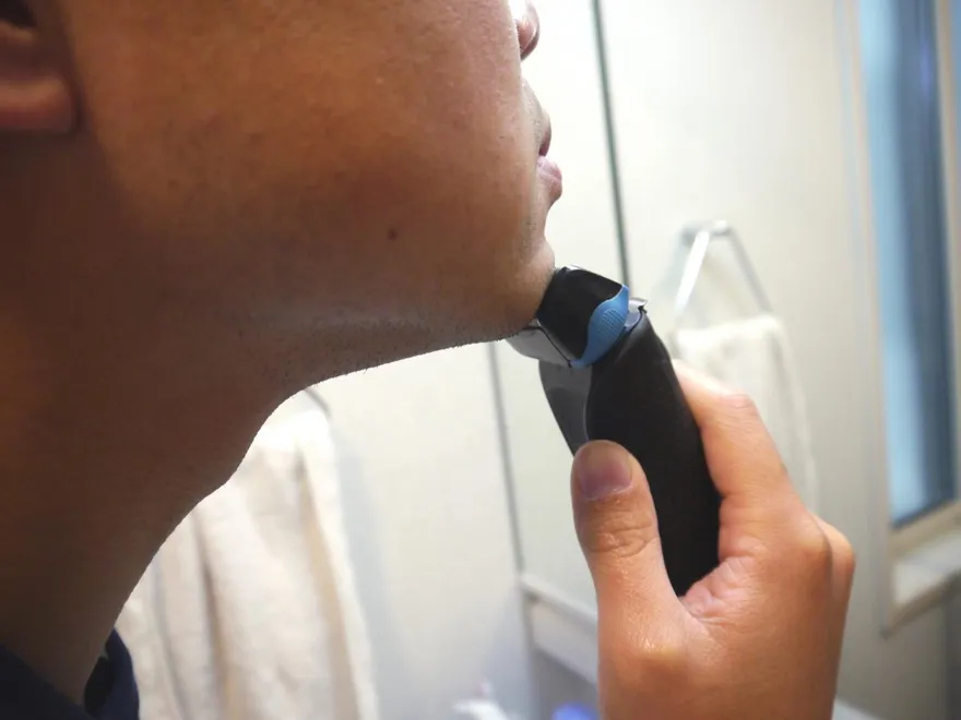 怎樣刮鬍都刮不乾淨？皮膚科醫：「這樣刮」最乾淨且防發癢受傷
