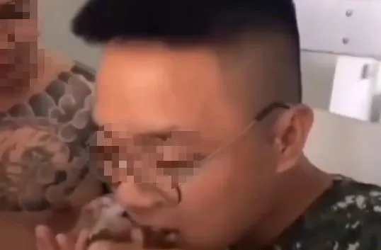 影/八軍團「半裸集體榨汁片」外流！女軍官壞壞片風波後又一發　軍方這樣解釋