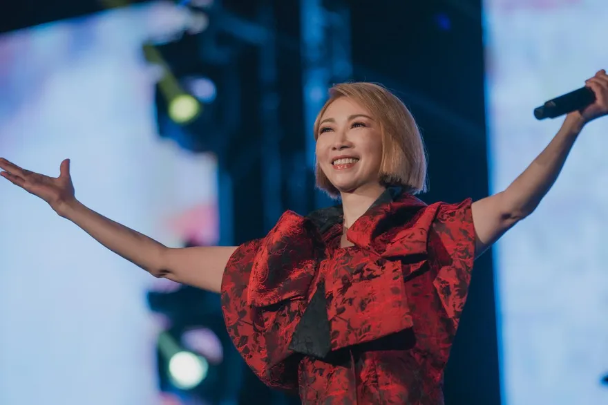 「有史以來最大牌的巨星」台下聽歌...出道36年李翊君坦言看到她：緊張！