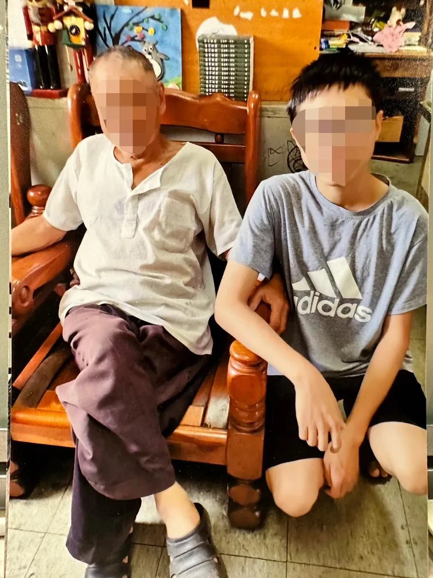 5億高中生超有錢「親爹」背景曝光　住60年老屋、愛穿汗衫趴趴走