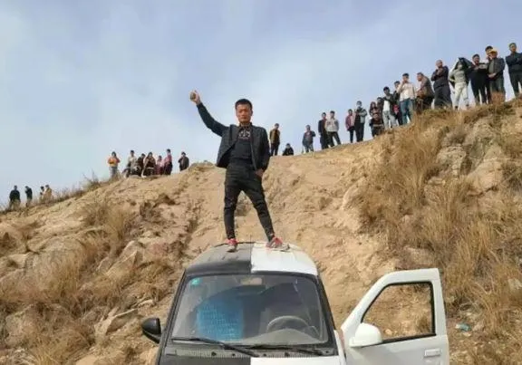 網紅和妻吵架牙起來！鋸條戳雙眼「她一顆眼球被挖出」　自責躲遠處輕生