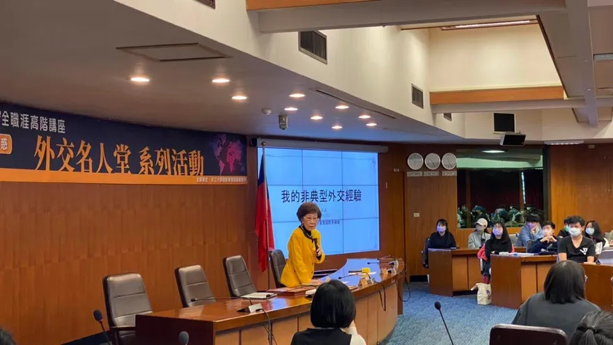 評侯友宜兩岸政見　呂秀蓮建言：需要強大團隊「給他加油！」