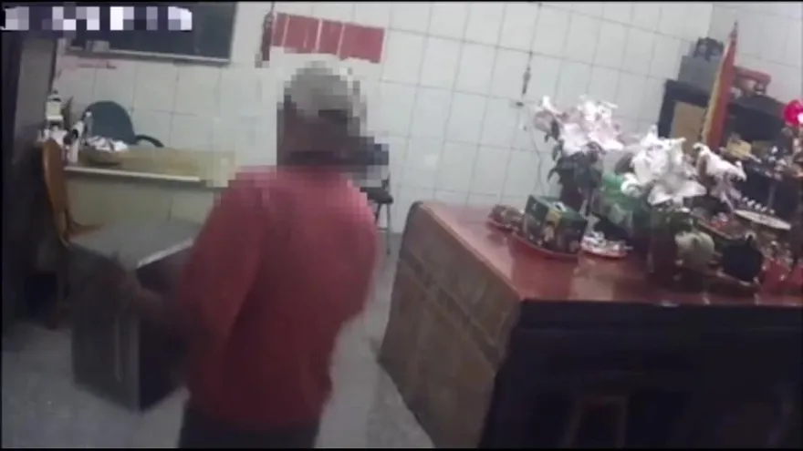 影/拜拜後香油錢整箱抱走！　巡守隊分工「尾隨監控」報警逮人