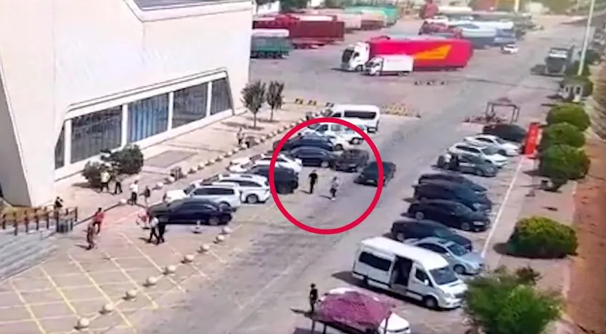 影/才和朋友談笑…下秒遭撞飛「多處骨折」命喪休息站　警：駕駛誤把油門當剎車