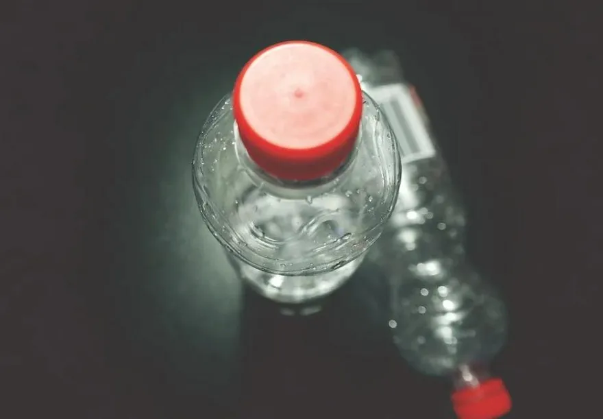 小學生水壺下毒報復同學！他喝下「黃金葛汁」噁心肚痛　教育局：依程序處理