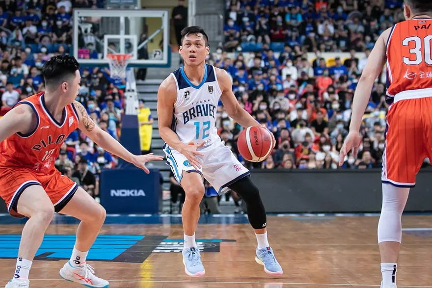 宇宙邦發威！富邦勇士首戰18分大勝領航猿　季後賽先馳得點