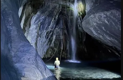 快訊/溯溪遇大雨山洪爆發　屏東飛龍瀑布「驚傳5人溺斃」其中1人吊掛山壁