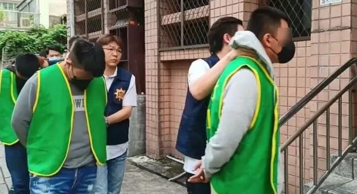 前男友約她漁人碼頭夜遊　追求者吃醋竟撂10人持刀追砍「屁屁慘中2刀」