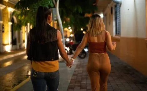 夜店兩情相悅變調！她路邊「口」完拒絕被更進一步　他停不了硬上...下場慘