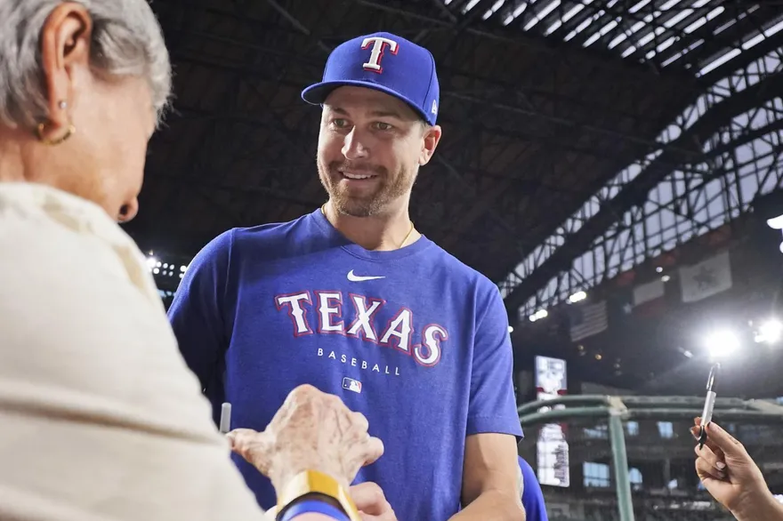 影/遊騎兵傳利多！地表最強右投「手肘不痛了」　有望不投復健賽就歸隊