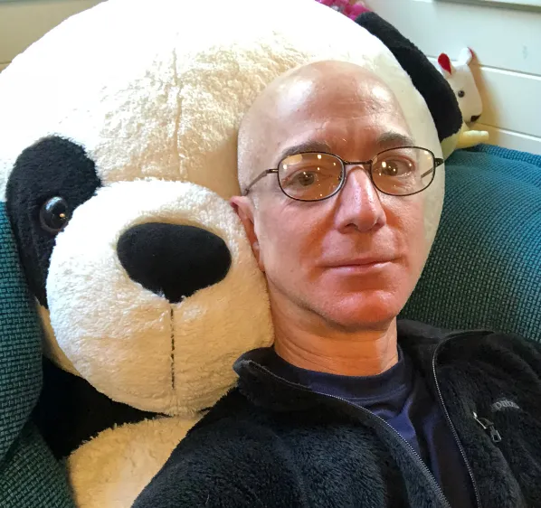 亞馬遜創辦人貝佐斯傳迎第二春　153億遊艇上向「主播小三」求婚成功