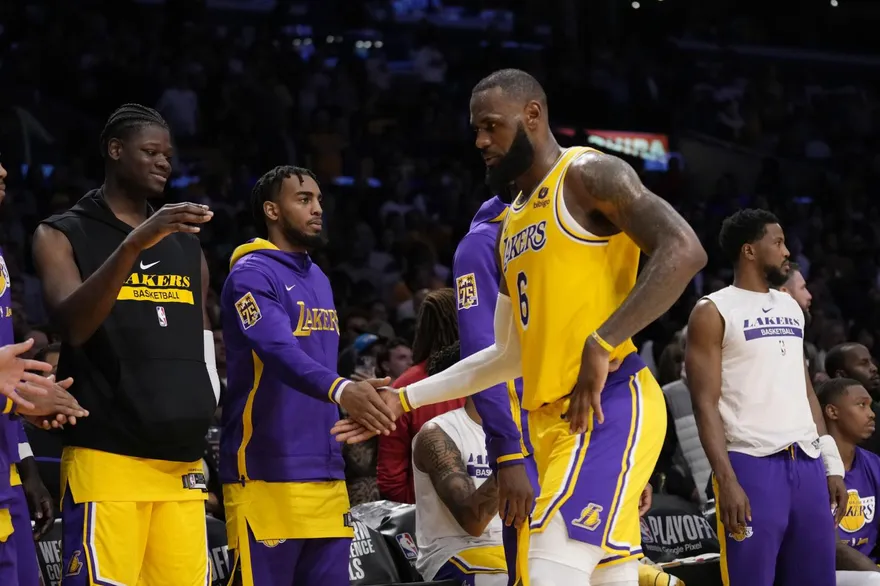 快訊/詹皇賣老命狂取40分　湖人仍遭金塊橫掃淘汰