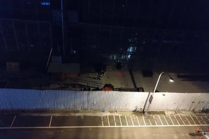 竹北天坑旁「豐采520」夜半偷復工？社區住戶爆「聽見抽水馬達聲音」　建商這樣解釋