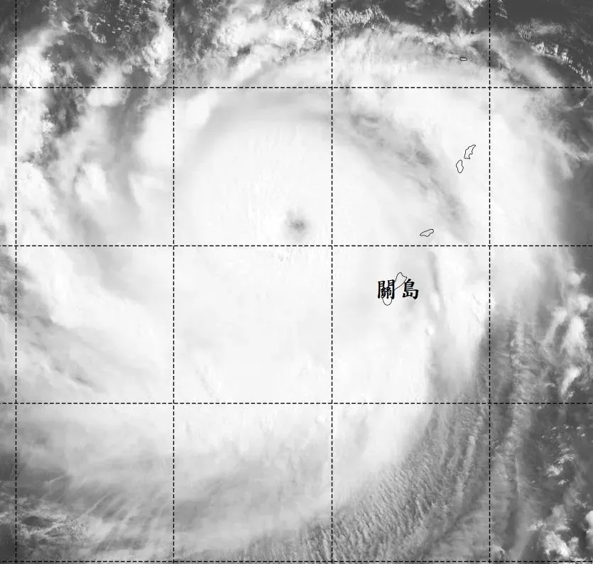 來勢洶洶！瑪娃「眼牆雲系」超厚　專家驚呼：恐轉回強颱