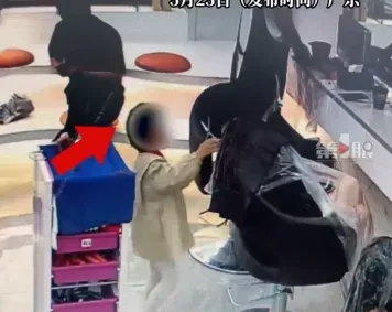 影/6歲調皮女童理髮店「亂剪」女客人長髮秒變短髮　媽媽無奈認賠5萬元