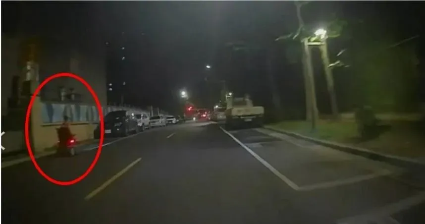 半夜乘電動輔助車逆向狂飆！　警察逮男持毒