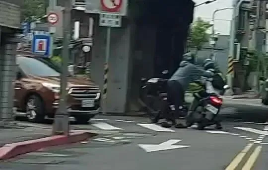 士林行車糾紛推人還丟鑰匙！　暴怒男涉2罪遭送辦