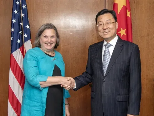 陸新任駐美大使謝鋒會見美國務次卿盧嵐　爭取中美關係回歸正軌
