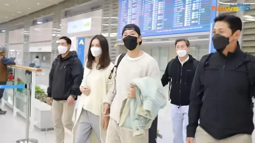 宋仲基原預告夫妻合體「多拍我們」！孕妻突缺席坎城紅毯　背後原因曝光