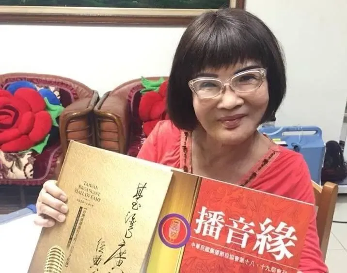 姊弟疑為財產鬧翻！「廣播天后」陳麗秋女兒控「有人急著分產」…淚訴：母屍骨未寒