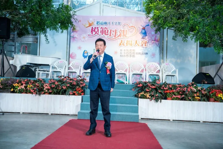 黃浴沂評女消防員洗澡「不鎖門是引誘」稱被「斷章取義」　網友灌爆臉書罵翻