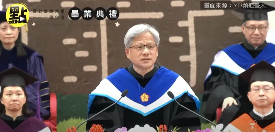 影/「在AI時代跑起來！」　黃仁勳勉台大畢業生「試著追逐獵物否則就會成為獵物」