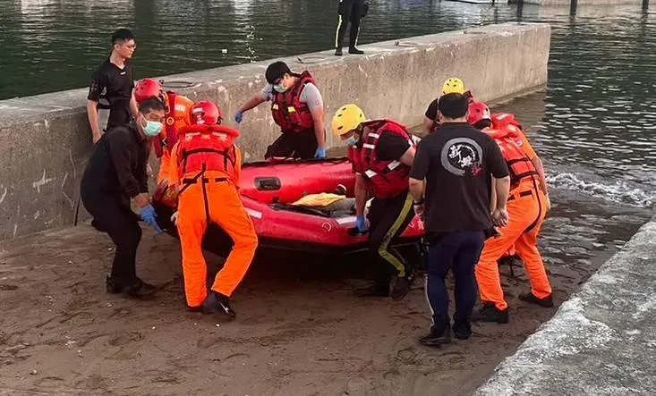 快訊/金山一線天見無名浮屍！男漂海面民眾嚇壞報警
