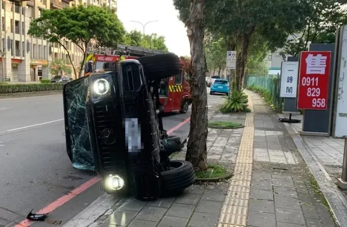 影/這下慘了！偷開「明仁會」前會長賓士G63炫耀被撞翻　現在要花880萬買下