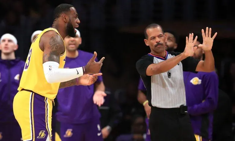 影/曾讓詹皇崩潰跪地！裁判路易斯疑開小號「護航爭議吹判」遭聯盟調查