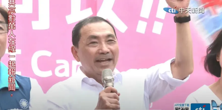 侯友宜到高雄跑行程　媒體人曝名醫二哥「1暖舉」全程相挺
