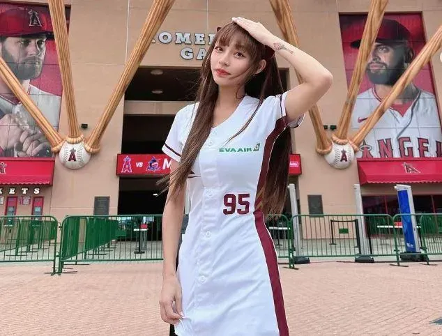 林襄自爆被Yuri排擠！赴美合照找嘸自己　無奈喊：太過分了