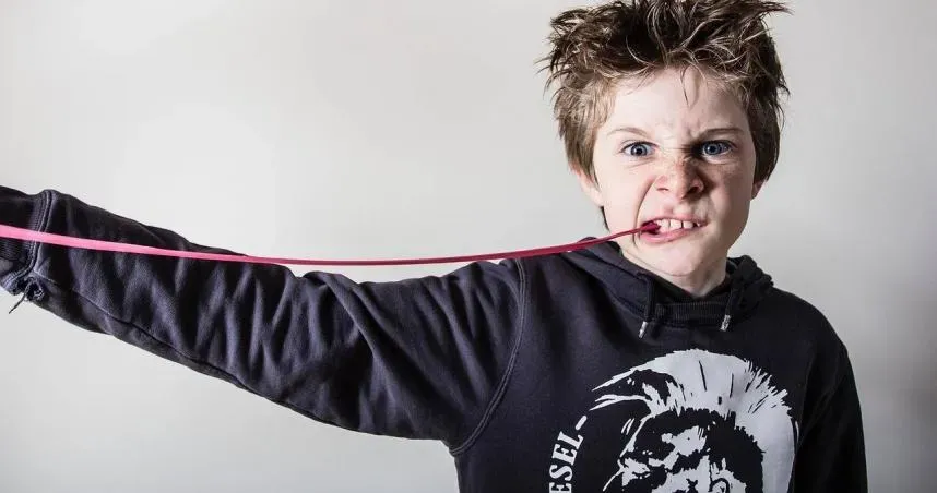 貪多嚼不爛？5歲男孩生吞40塊口香糖　腹痛難耐接受緊急手術