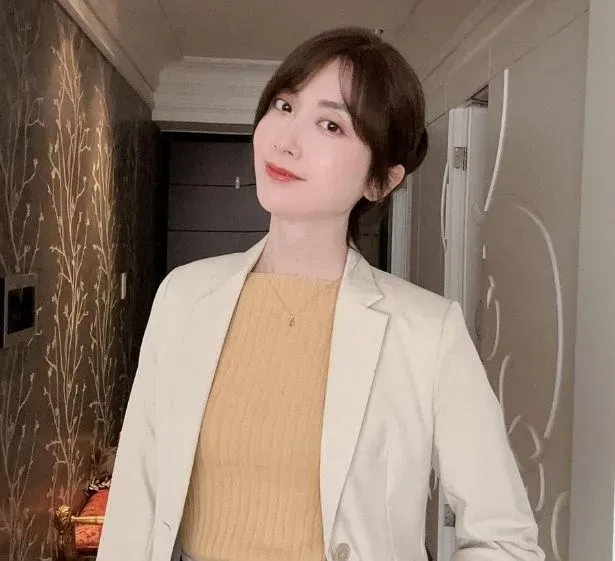 「超正檢察官」公開男裝照！短髮樣貌曝　大方認3年沒穿：上班都穿女裝