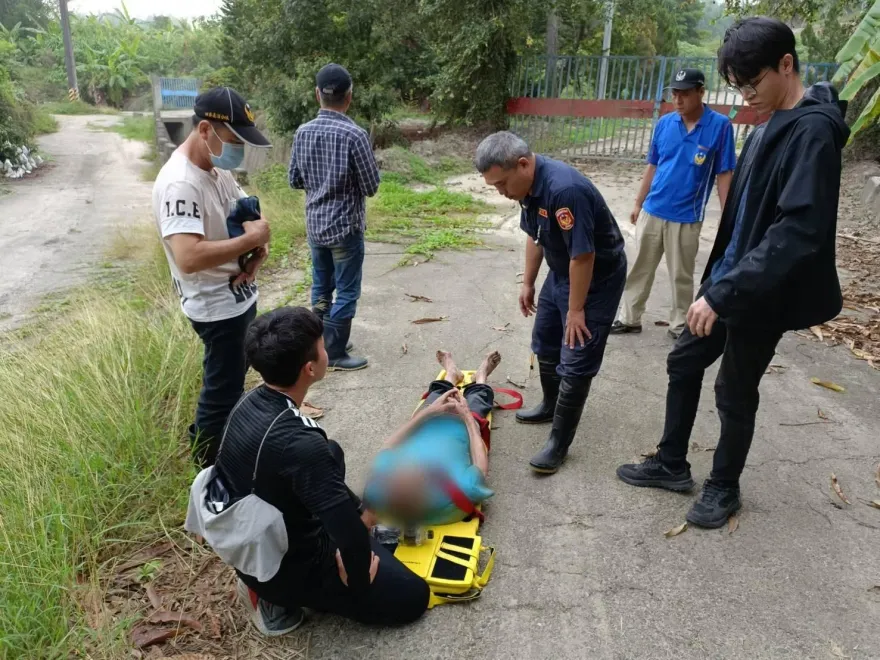 影/高雄87歲翁山區迷途！「15小時滴水未沾」　送醫幸無礙