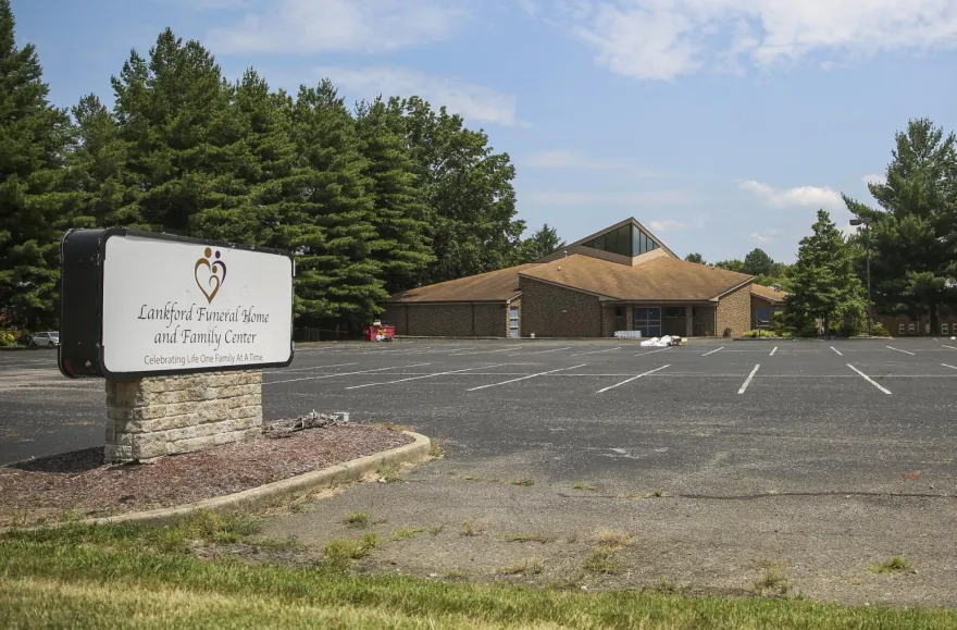 殯儀館飄惡臭！無良業者收錢不辦事　警方一查驚見「31具腐爛遺體」