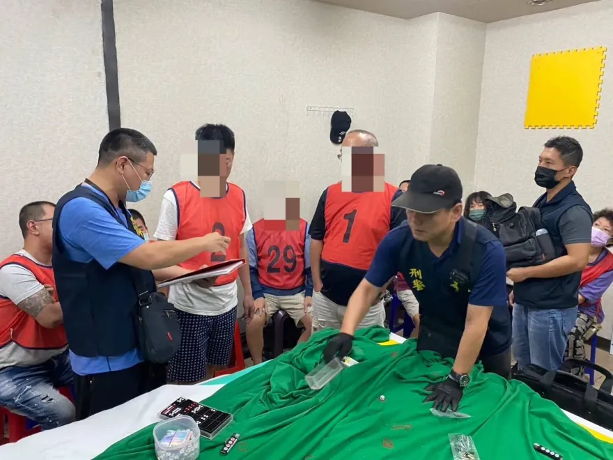 比手畫腳也要賭！永康警搗賭場逮29人驚見瘖啞人士